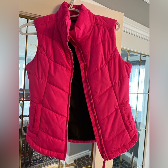 Bright pink Aeropostale jacket vest, size small. Perfect for spring! - Picture 2 of 4